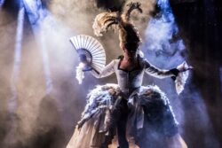 Christmas Follies - 2020 (Live) – Bild 4